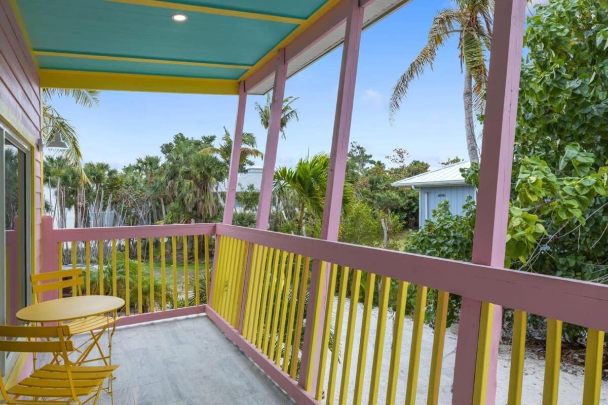 Charming Suite With Balcony And Bikes At Historic Sandpiper Inn Sanibel Esterno foto