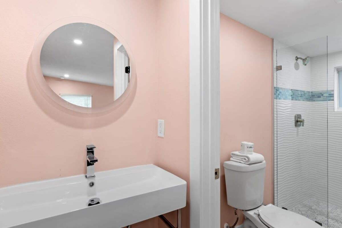 Charming Suite With Balcony And Bikes At Historic Sandpiper Inn Sanibel Esterno foto
