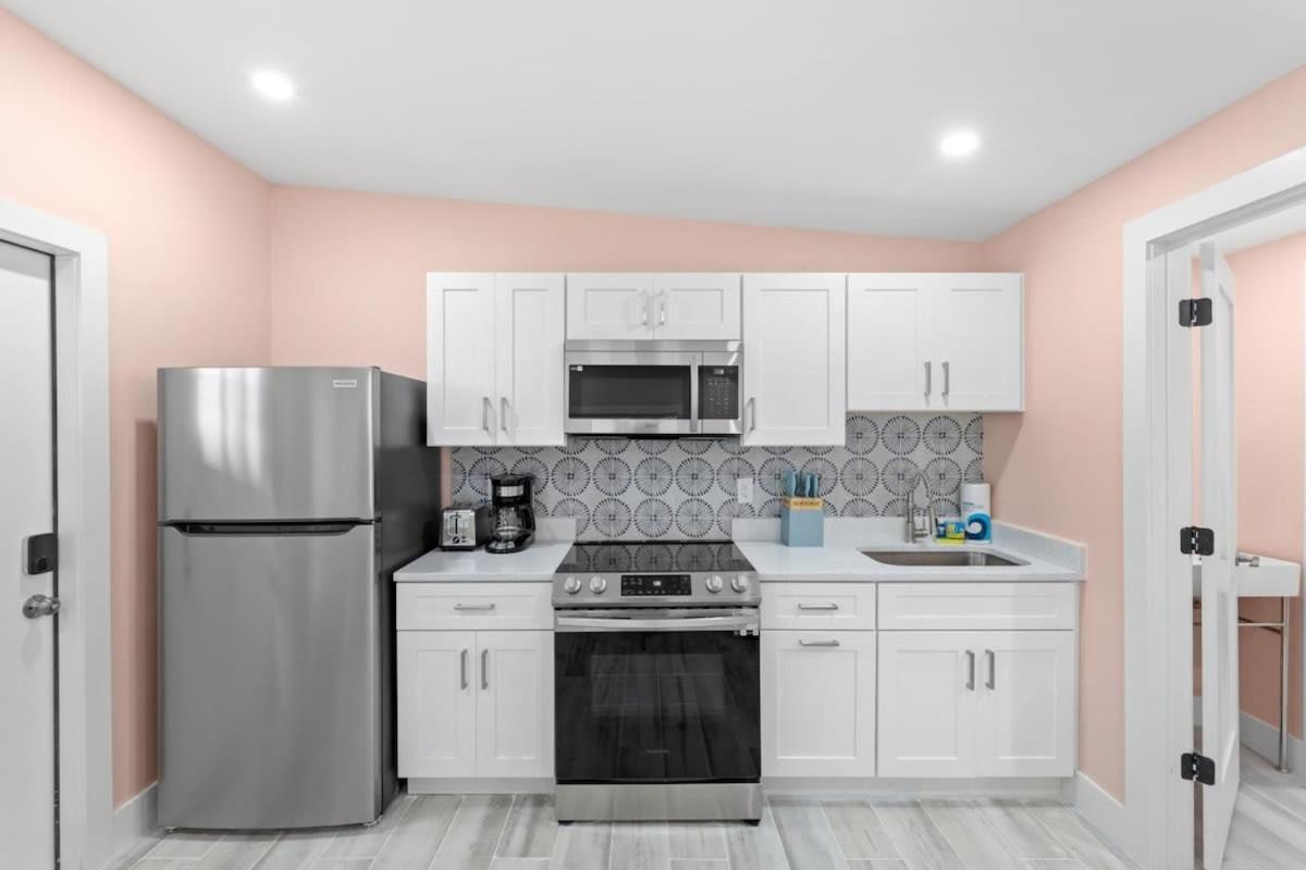 Charming Suite With Balcony And Bikes At Historic Sandpiper Inn Sanibel Esterno foto