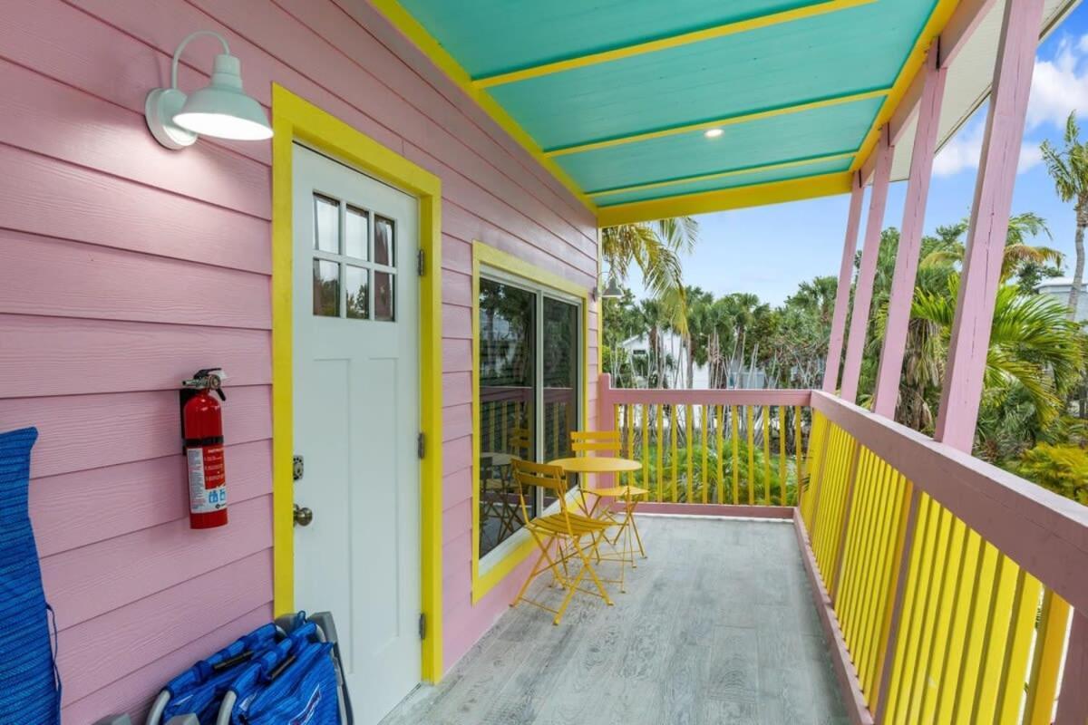 Charming Suite With Balcony And Bikes At Historic Sandpiper Inn Sanibel Esterno foto