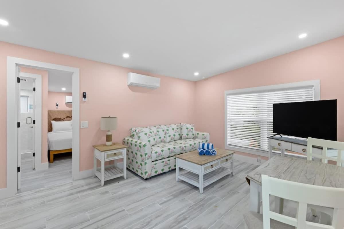 Charming Suite With Balcony And Bikes At Historic Sandpiper Inn Sanibel Esterno foto