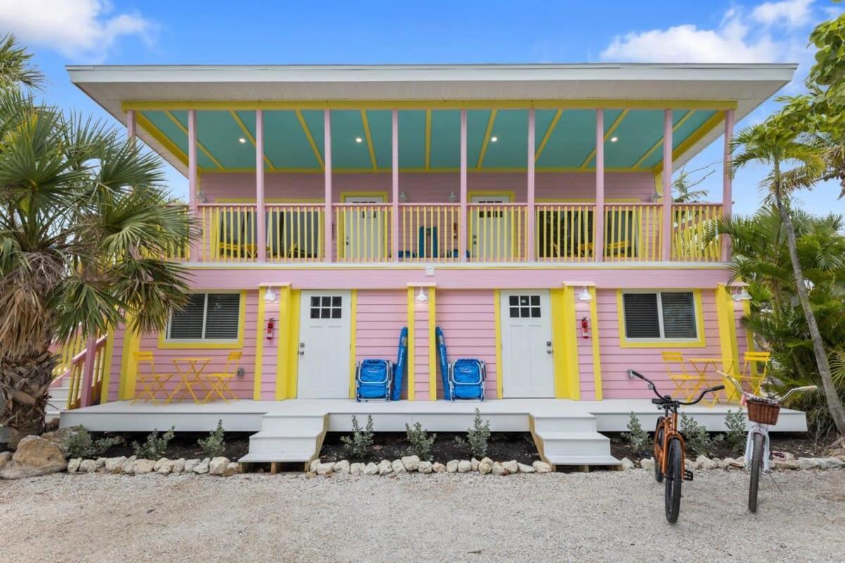 Charming Suite With Balcony And Bikes At Historic Sandpiper Inn Sanibel Esterno foto