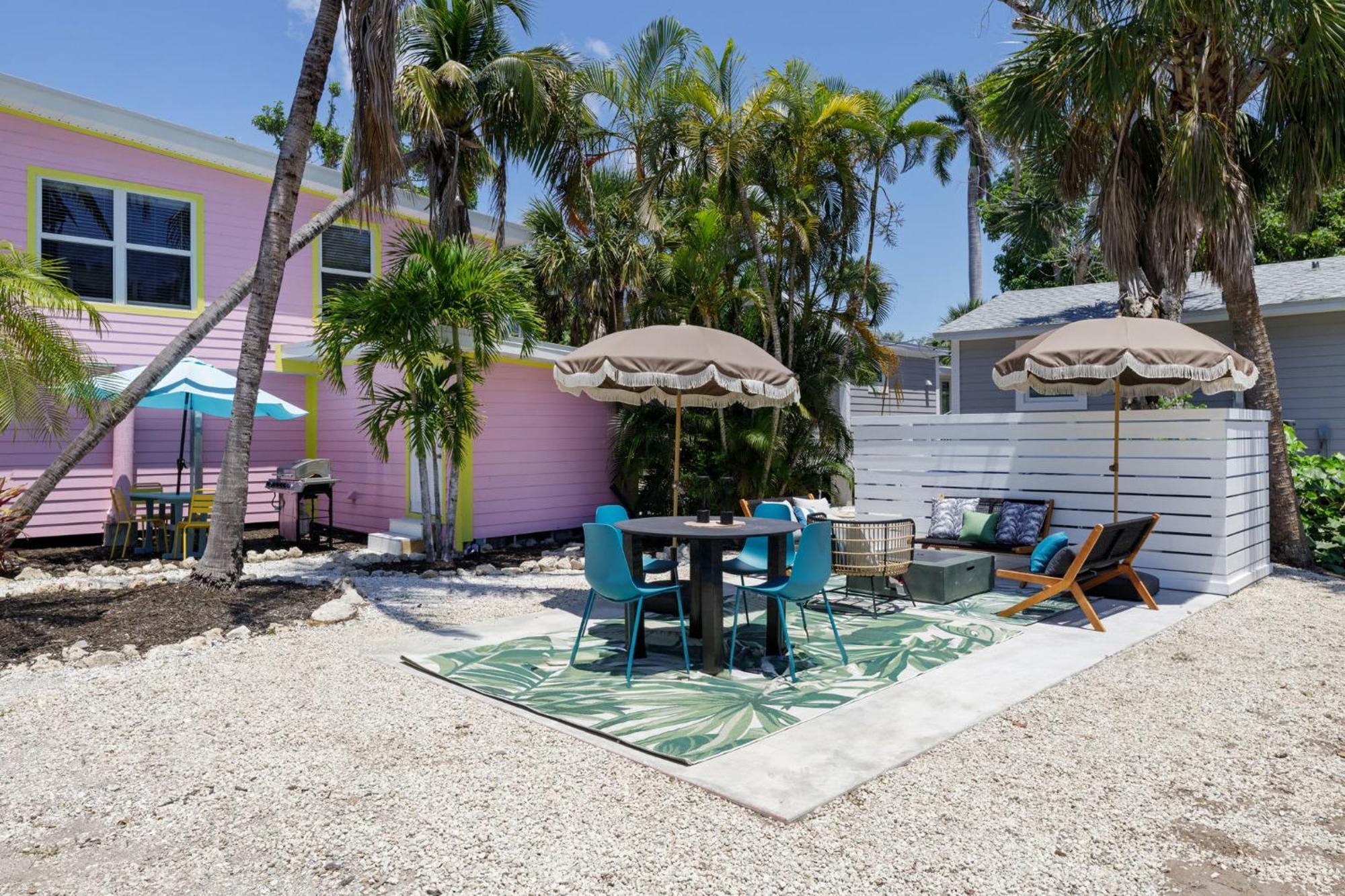 Charming Suite With Balcony And Bikes At Historic Sandpiper Inn Sanibel Esterno foto