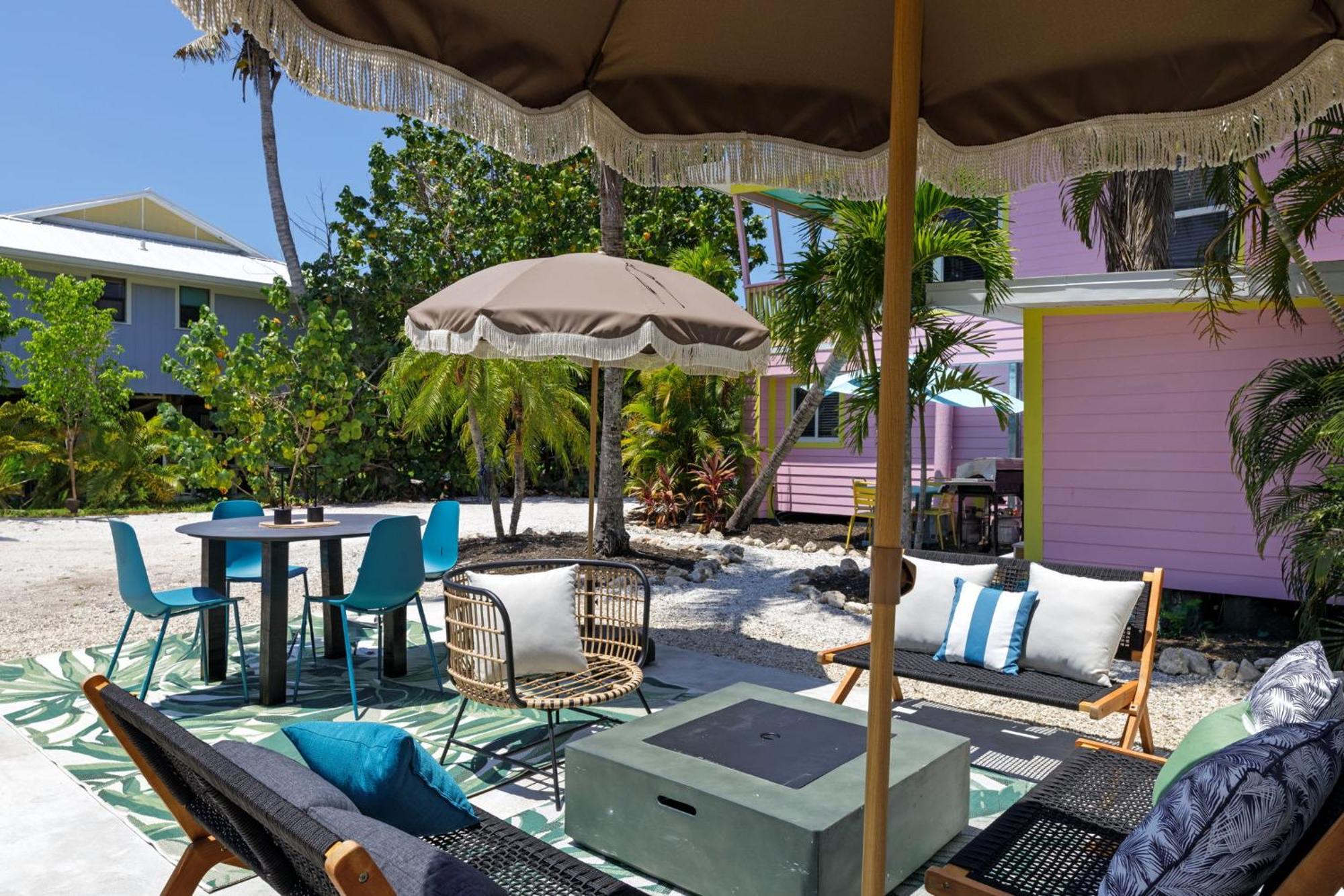 Charming Suite With Balcony And Bikes At Historic Sandpiper Inn Sanibel Esterno foto